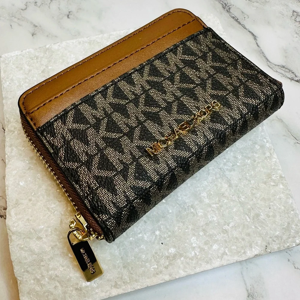 Michael Kors part free visible